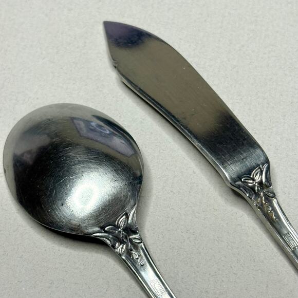 United Silver Co Artistic Rose Butter Knife, Sugar or Bouillon Spoon Stainless - Picture 6 of 7